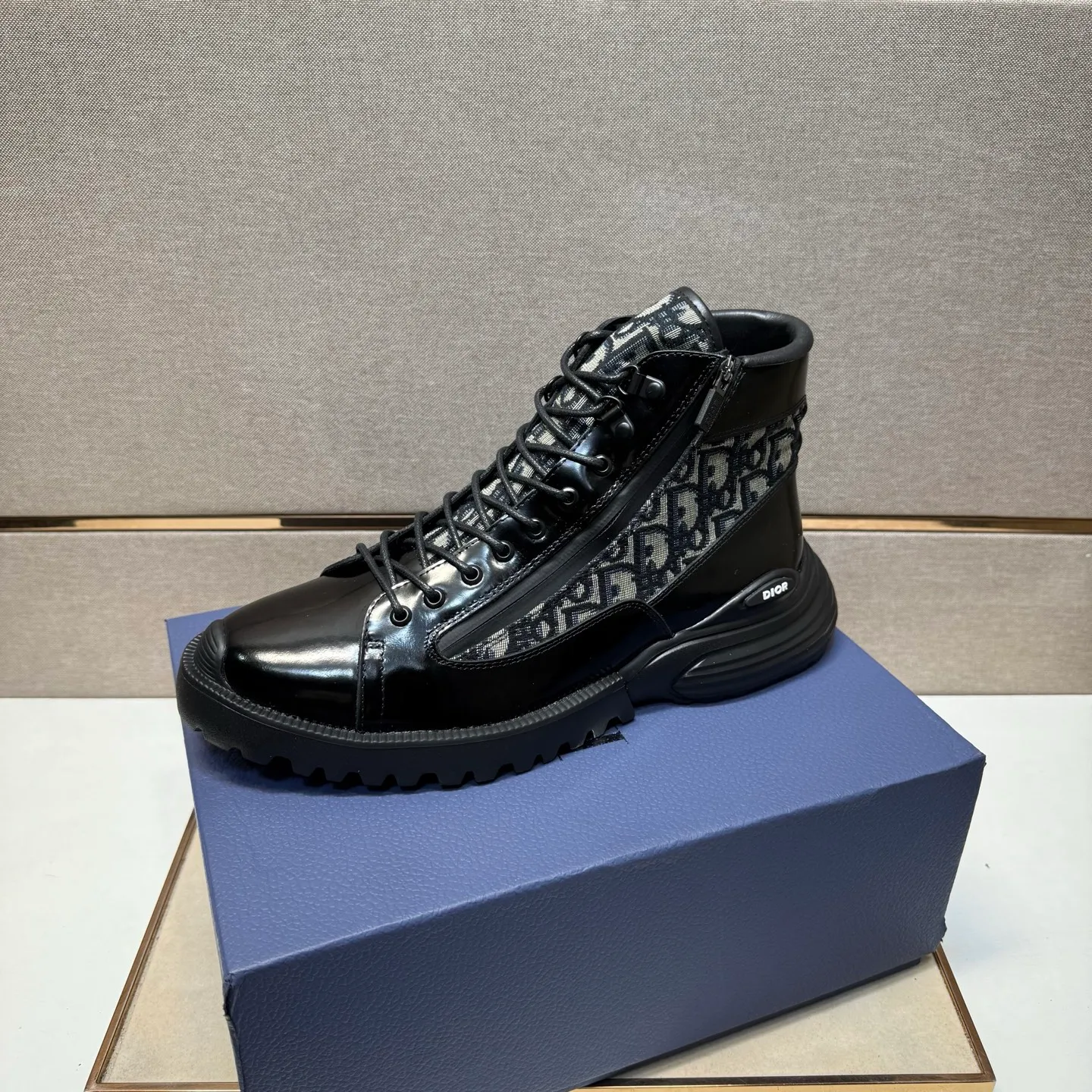 ⬛️Men's shoes 💰p580 [Dior~] Men's casual high-top shoes 2025z cabinet sales simultaneously 🔶Size: 39-44 #️⃣ 🔷2 colors🔜The upper is made of multi-material splicing➕Genuine leather lining, comfortable and breathable, sole: original comfortable and wear-resistant outsole, ⚠️Real shot📱Photographed🎬The real thing is better📢📢📢